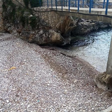 Kapriz Apartments Utjeha Bagian luar foto