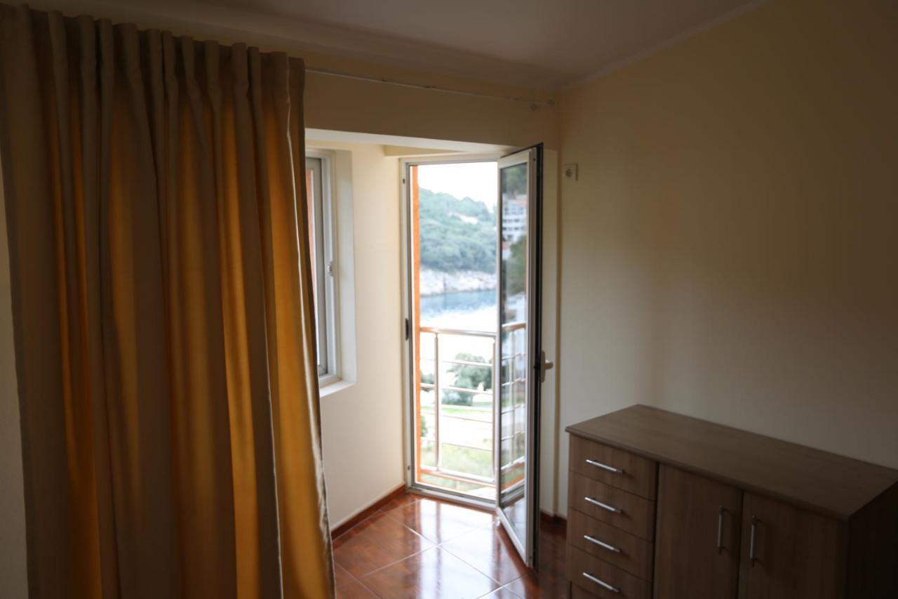 Kapriz Apartments Utjeha Bagian luar foto