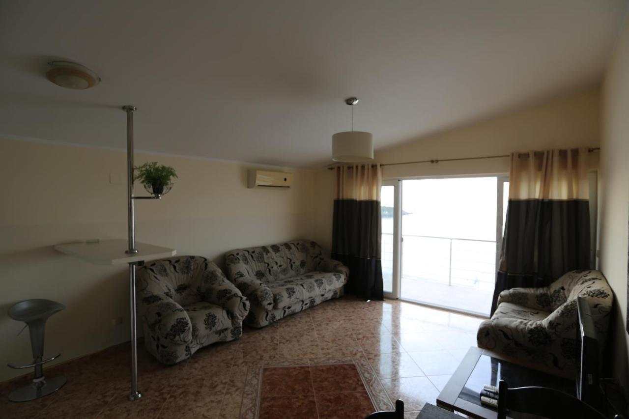 Kapriz Apartments Utjeha Bagian luar foto