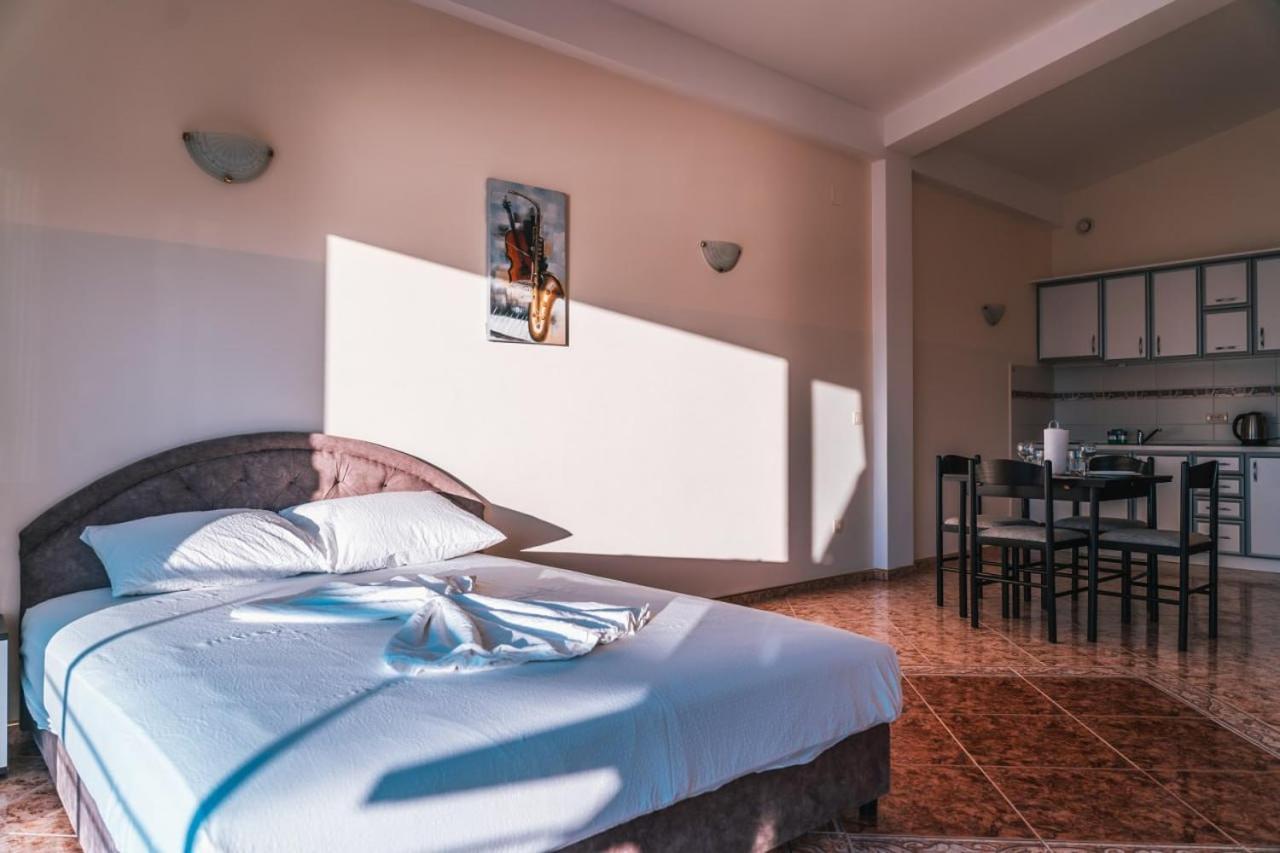 Kapriz Apartments Utjeha Bagian luar foto