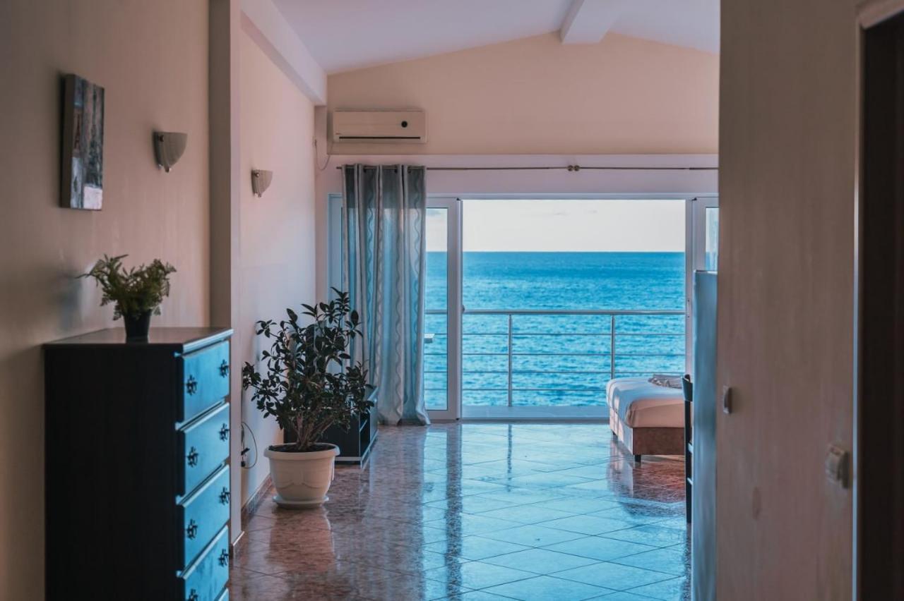 Kapriz Apartments Utjeha Bagian luar foto