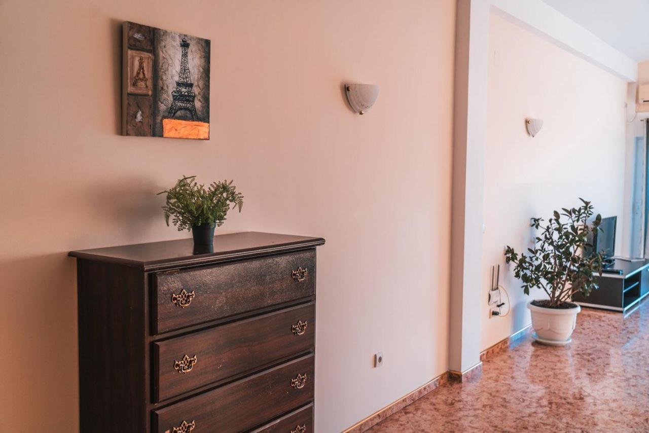 Kapriz Apartments Utjeha Bagian luar foto