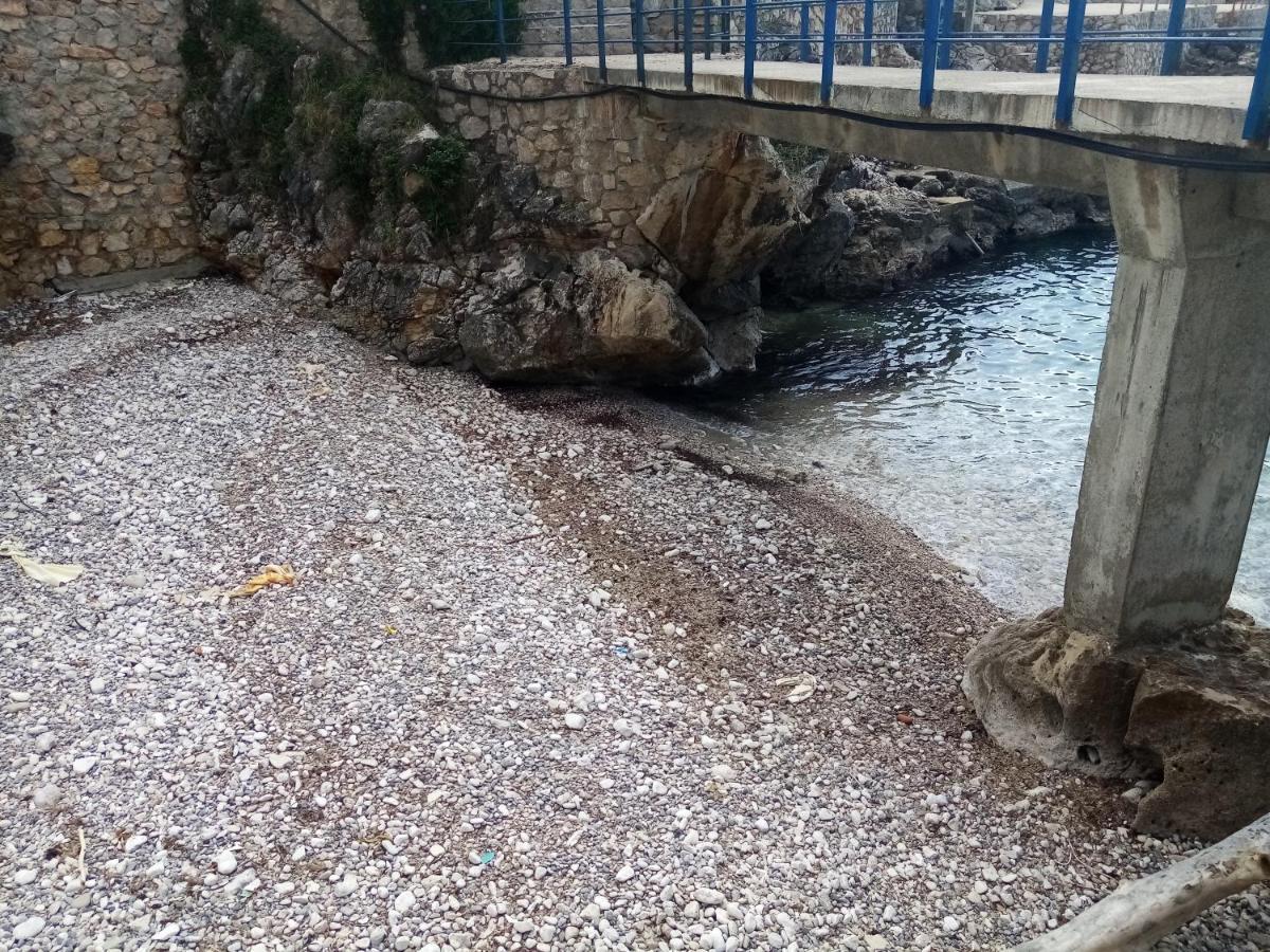 Kapriz Apartments Utjeha Bagian luar foto