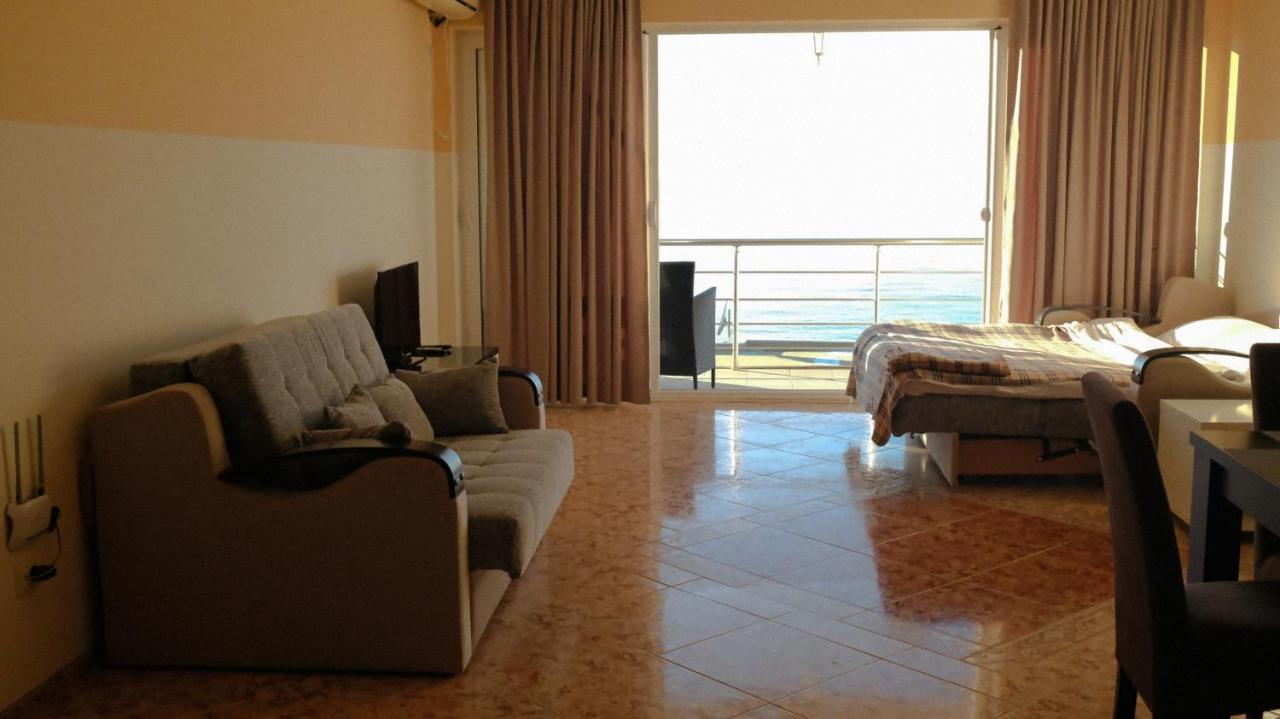 Kapriz Apartments Utjeha Bagian luar foto