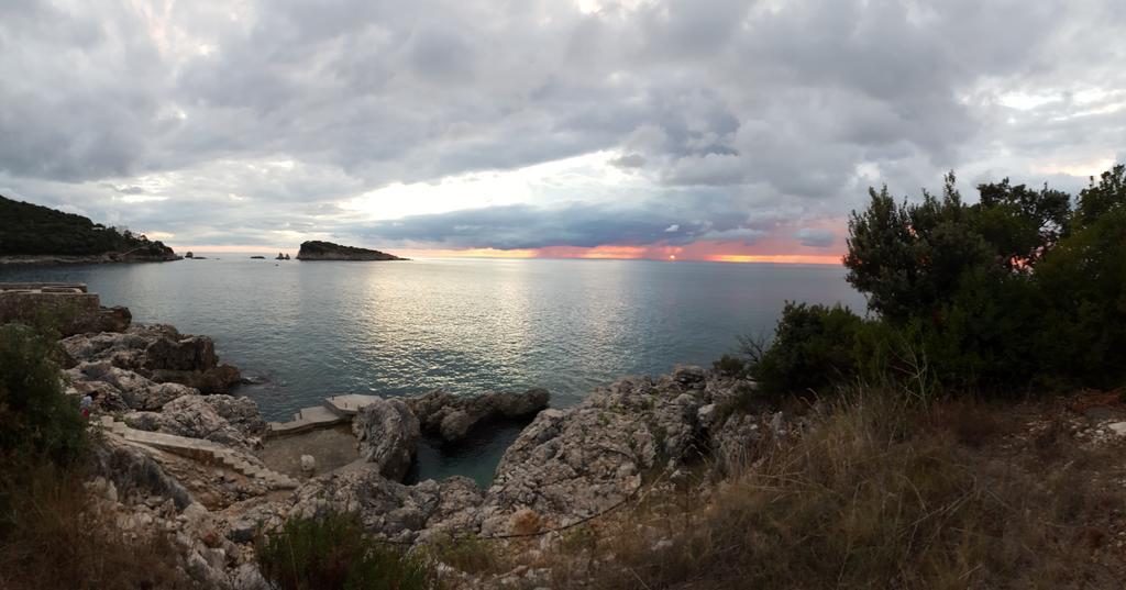 Kapriz Apartments Utjeha Bagian luar foto