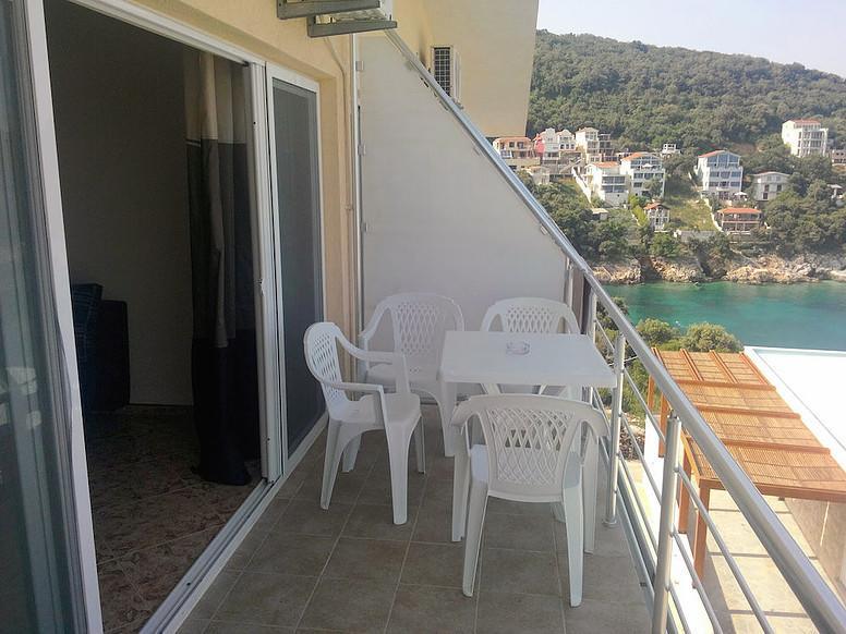 Kapriz Apartments Utjeha Bagian luar foto