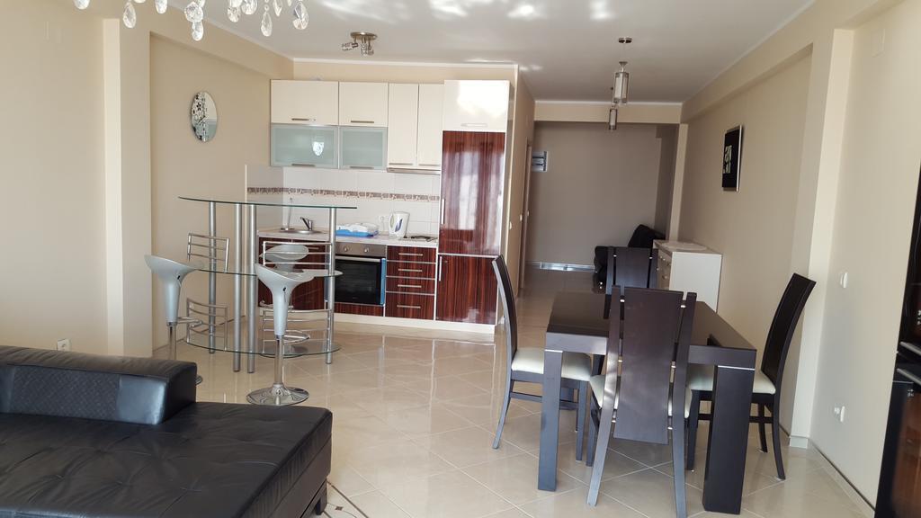 Kapriz Apartments Utjeha Bagian luar foto